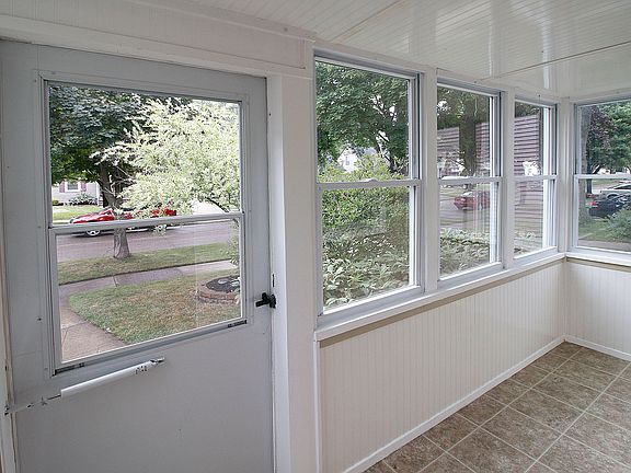 2nd image of 628 N Dorchester Ave