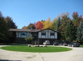 3860 Dabate Ct, Milford, MI 48381