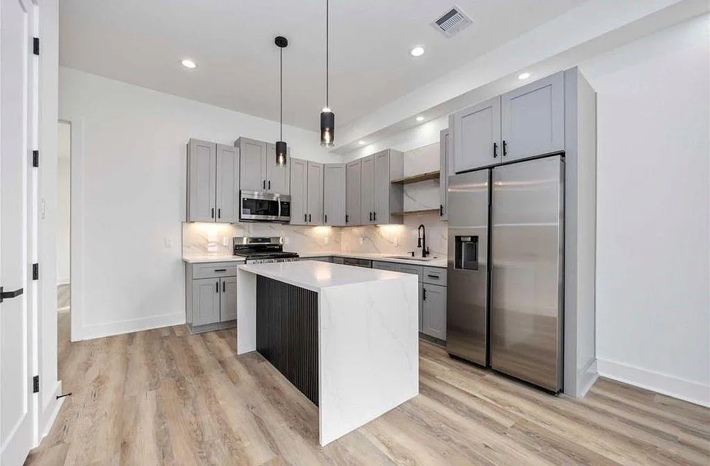 3 bed, 2.5 bath, 1302 sqft, $2,150 — Photo 3
