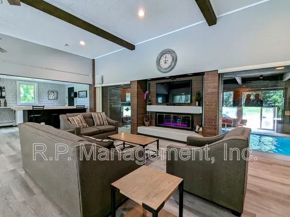 2800 Hamline Ave N, Roseville, MN