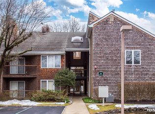 8 Tulip Cres APT 2D, Little Falls, NJ 07424