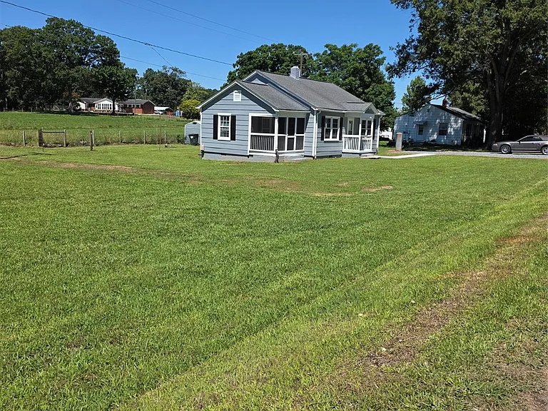 1318 Baucom Rd — Photo 3