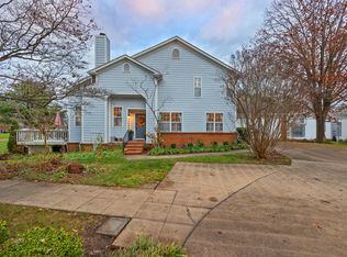 1052 Griffin Gate Dr, Lexington, KY 40511