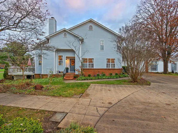 1052 Griffin Gate Dr, Lexington, KY 40511