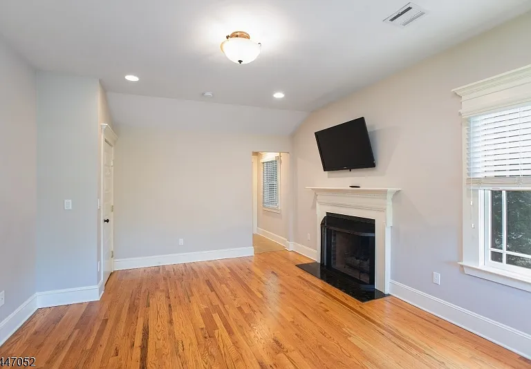 30 Gates Ave — Photo 17
