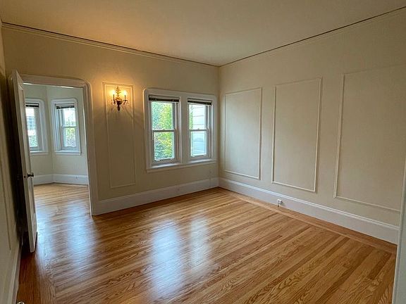 4th image of 2135 Bay St
