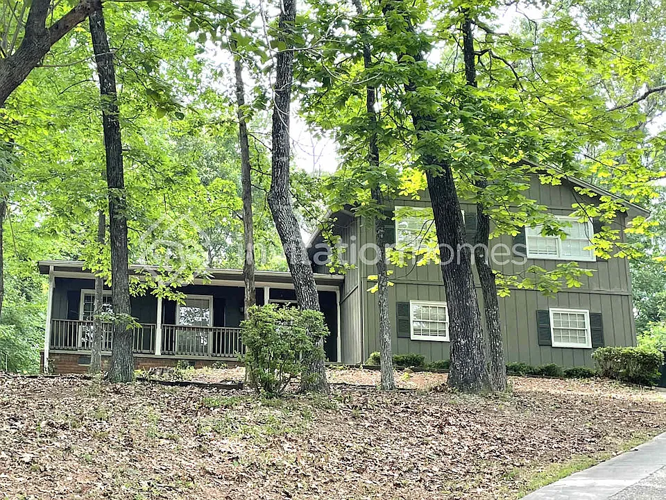 960 Hunterhill Dr