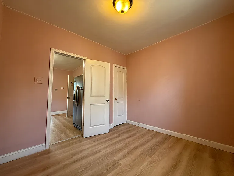212 E Sheldon St — Photo 15
