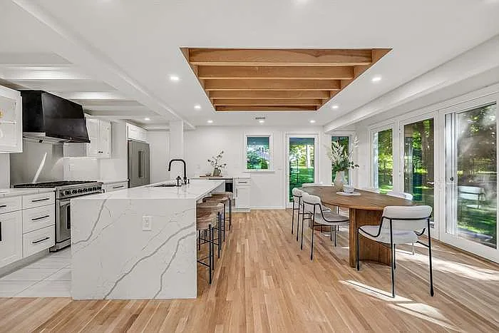 2 bed, 2.5 bath, $3,900 — Photo 2