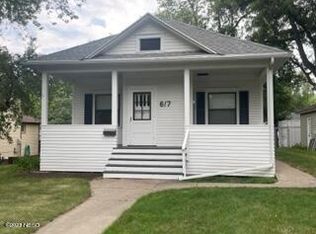 617 1st St NW, Watertown, SD 57201