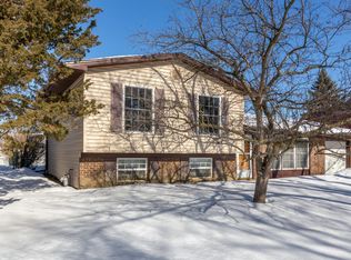 961 Yorkshire Dr, Hanover Park, IL 60133