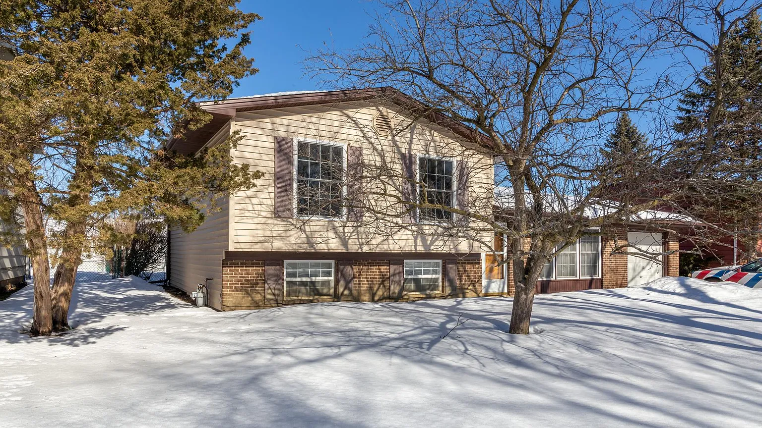 961 Yorkshire Dr photo 1