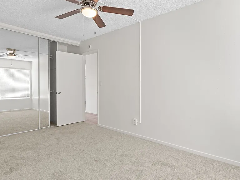 Four Winds Apartments — Photo 16