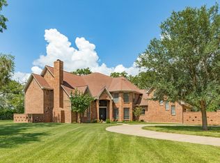 113 Rosewood St, Lake Jackson, TX 77566