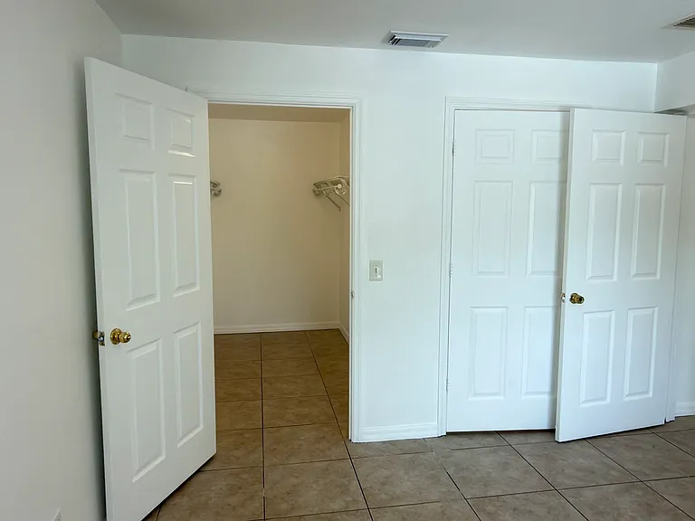 651 SW 9th St #7 — Photo 13