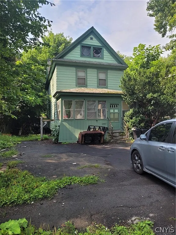 216 Barrett St photo 1