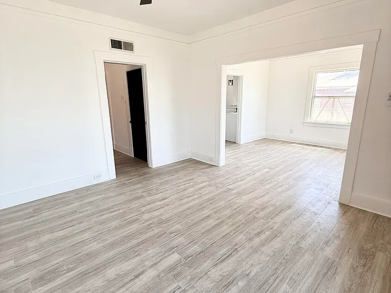 3203 Frankfort Ave — Photo 3
