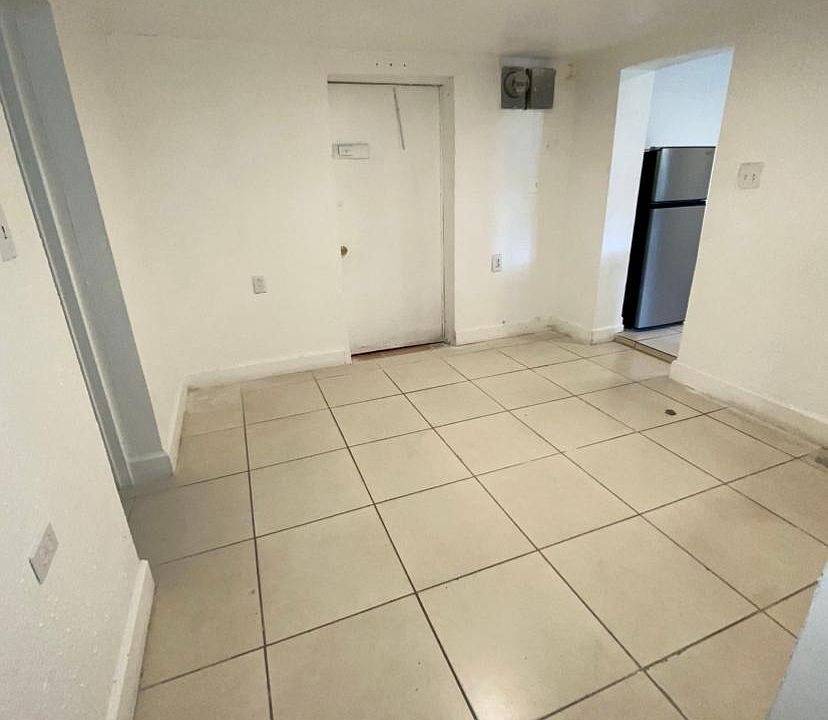 1st image of 625 E 57th St