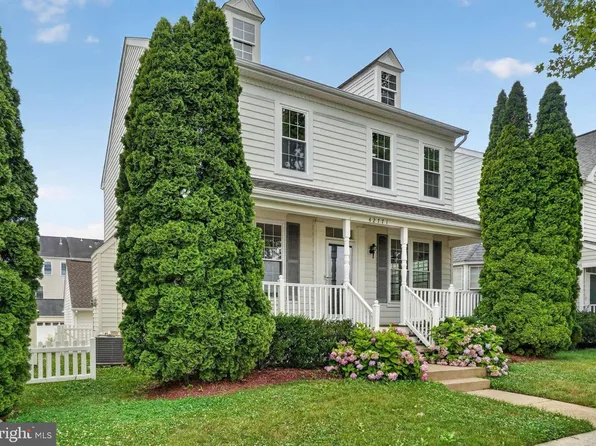 42771 Freedom St, Chantilly, VA 20152