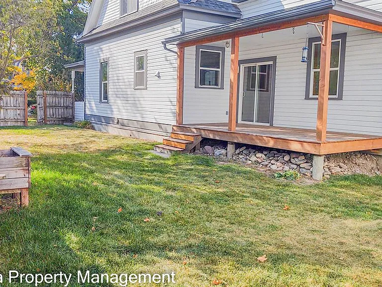 714 S 3rd St W — Photo 10