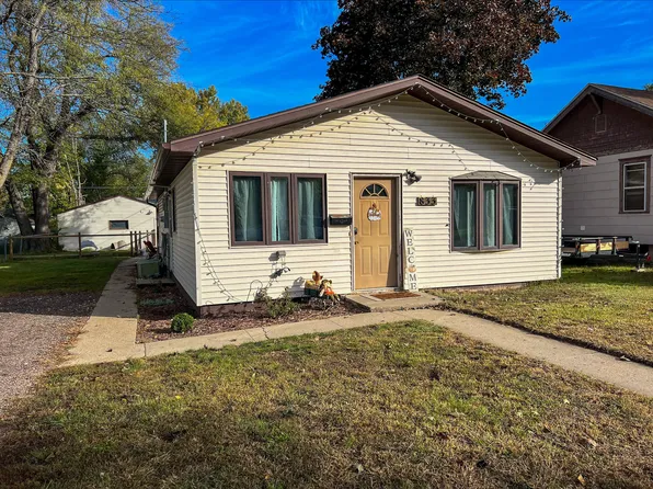 833 11th St SW, Huron, SD 57350