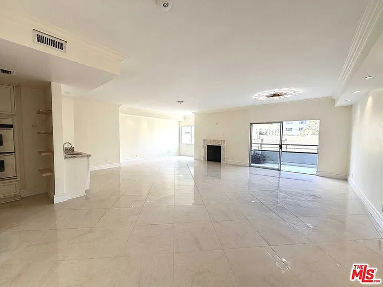 121 S Palm Dr #404 — Photo 16