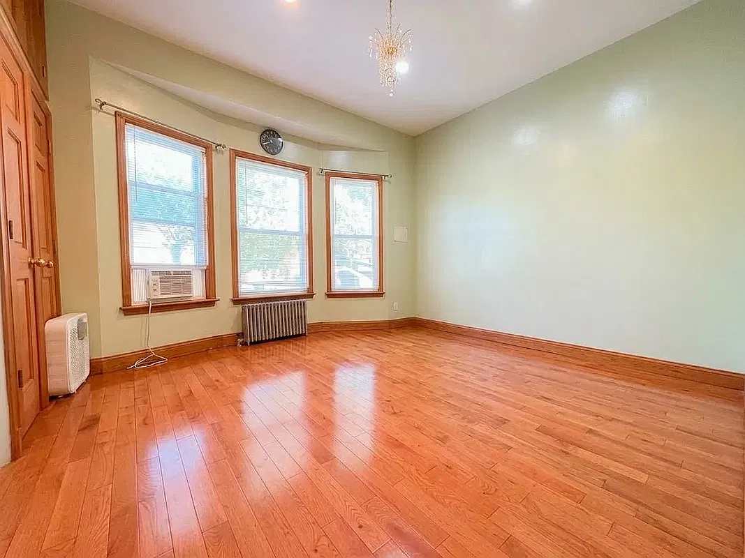 4 bed, 1600 sqft, $5,099 — Photo 2