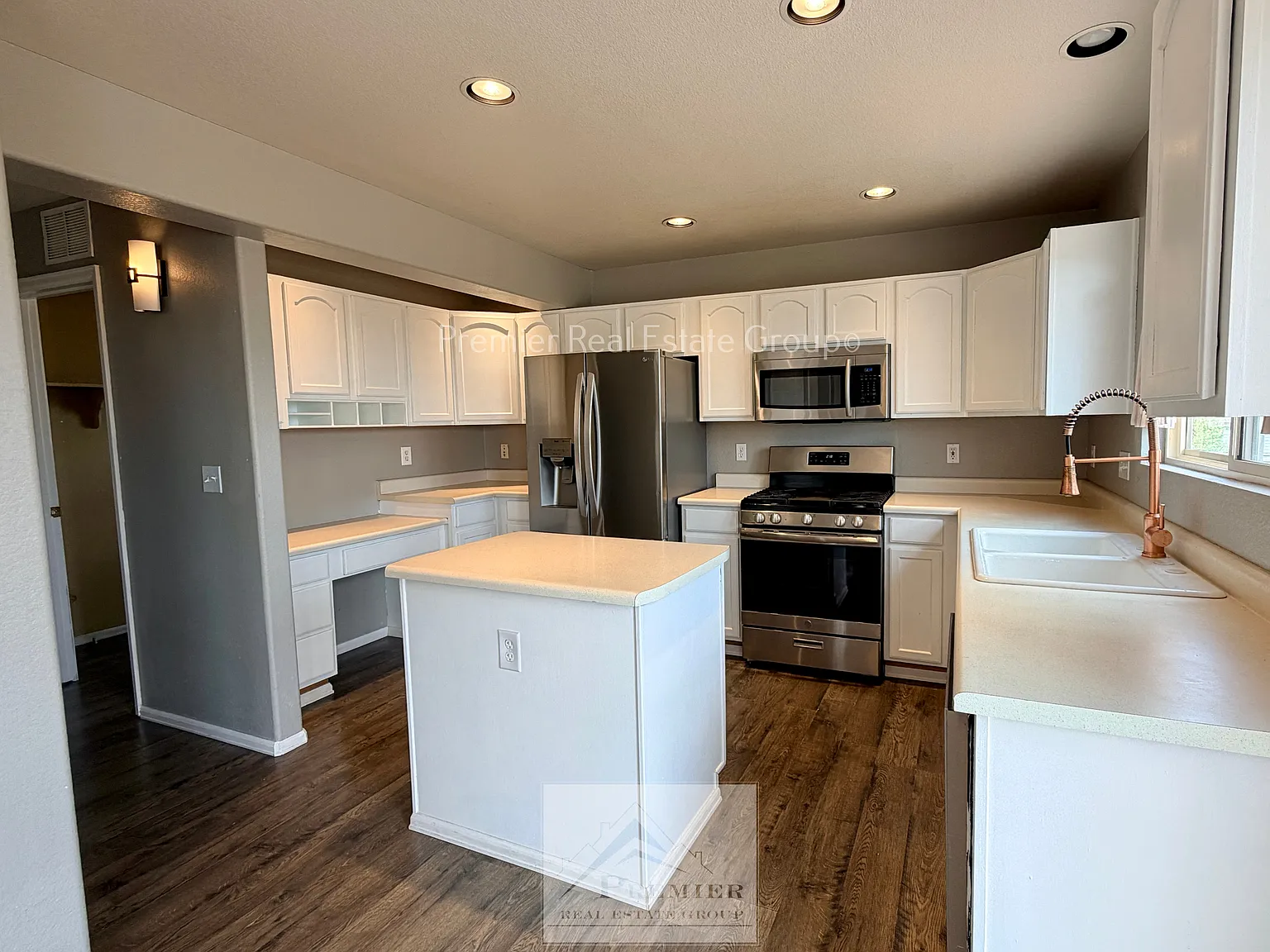 5 bed, 3.5 bath, 1948 sqft, $2,900 — Photo 3