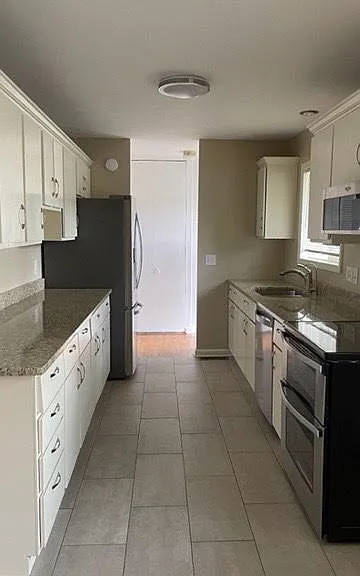 2228 Miami Trl — Photo 3