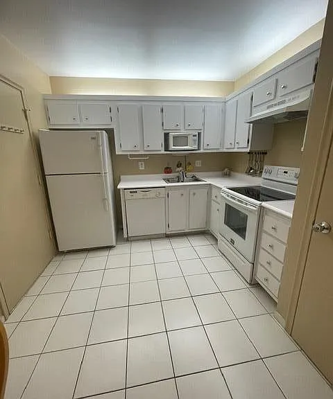4740 NW 21st St #408 — Photo 8