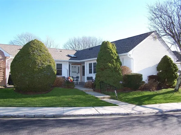129 Revere Drive #129, Sayville, NY 11782