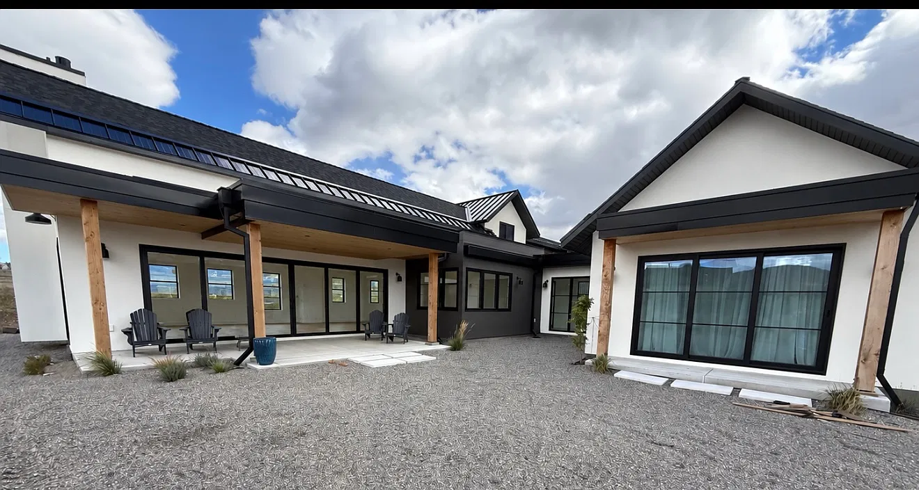 7597 Whileaway Rd W — Photo 2