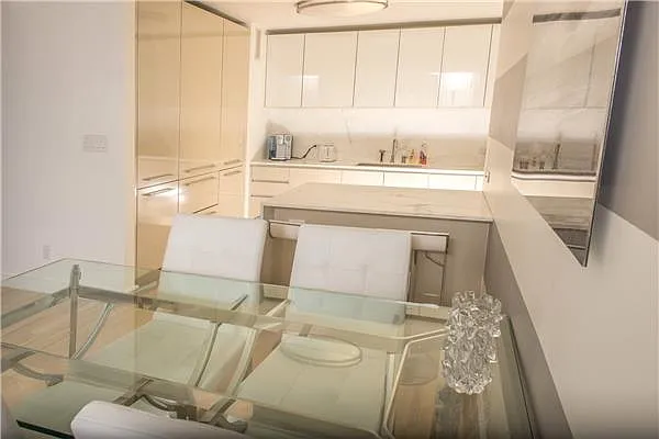 Sold by R New York | media 4