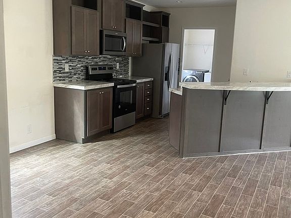 5th image of 6214 Woodbury Dr