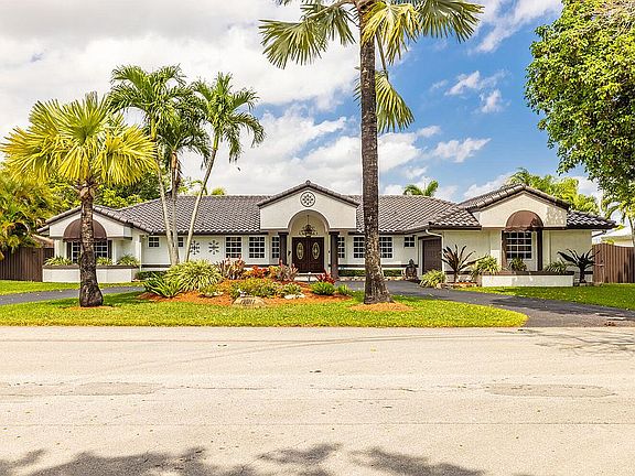 2nd image of 12911 S Calusa Club Dr