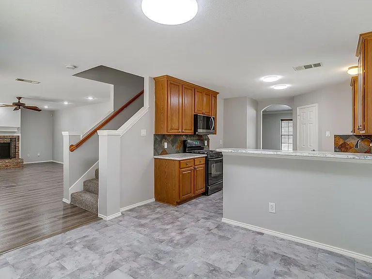 2875 Grandview Dr — Photo 9
