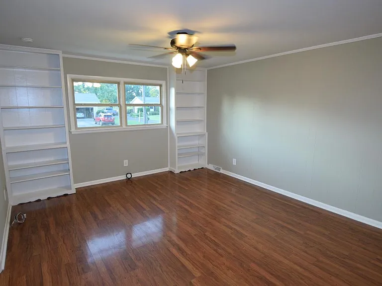 812 Farley Dr SE — Photo 9