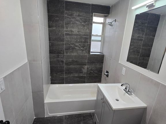 2nd image of 502 W 7th St #3