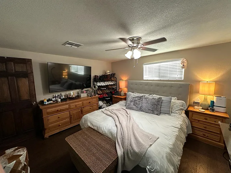3215 E Sunnyside Ln — Photo 7