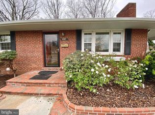 6907 Ruskin St, Springfield, VA 22150