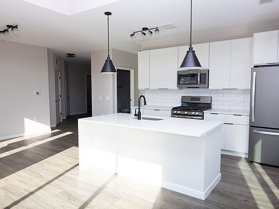 5th image of 845 Greenfield Rd #1206