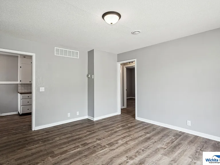2214 S Glenn Ave — Photo 4