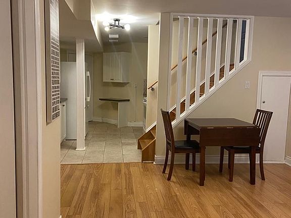 3rd image of 3197 Oakview Rd