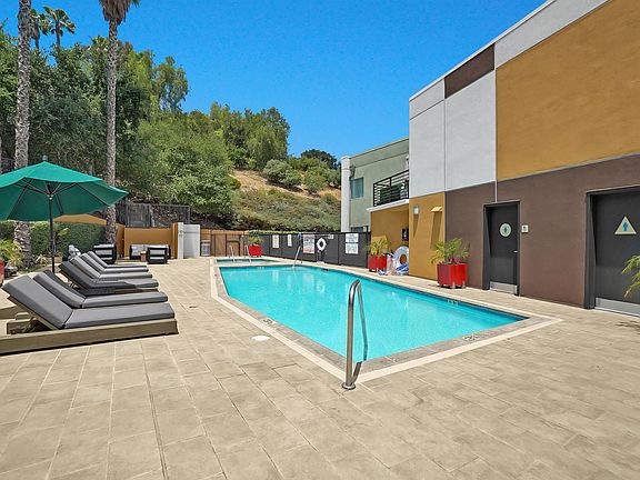 4th image of 16710 Ventura Blvd APT 215