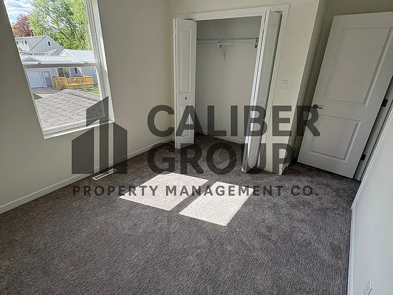 2113 W 8th St — Photo 10