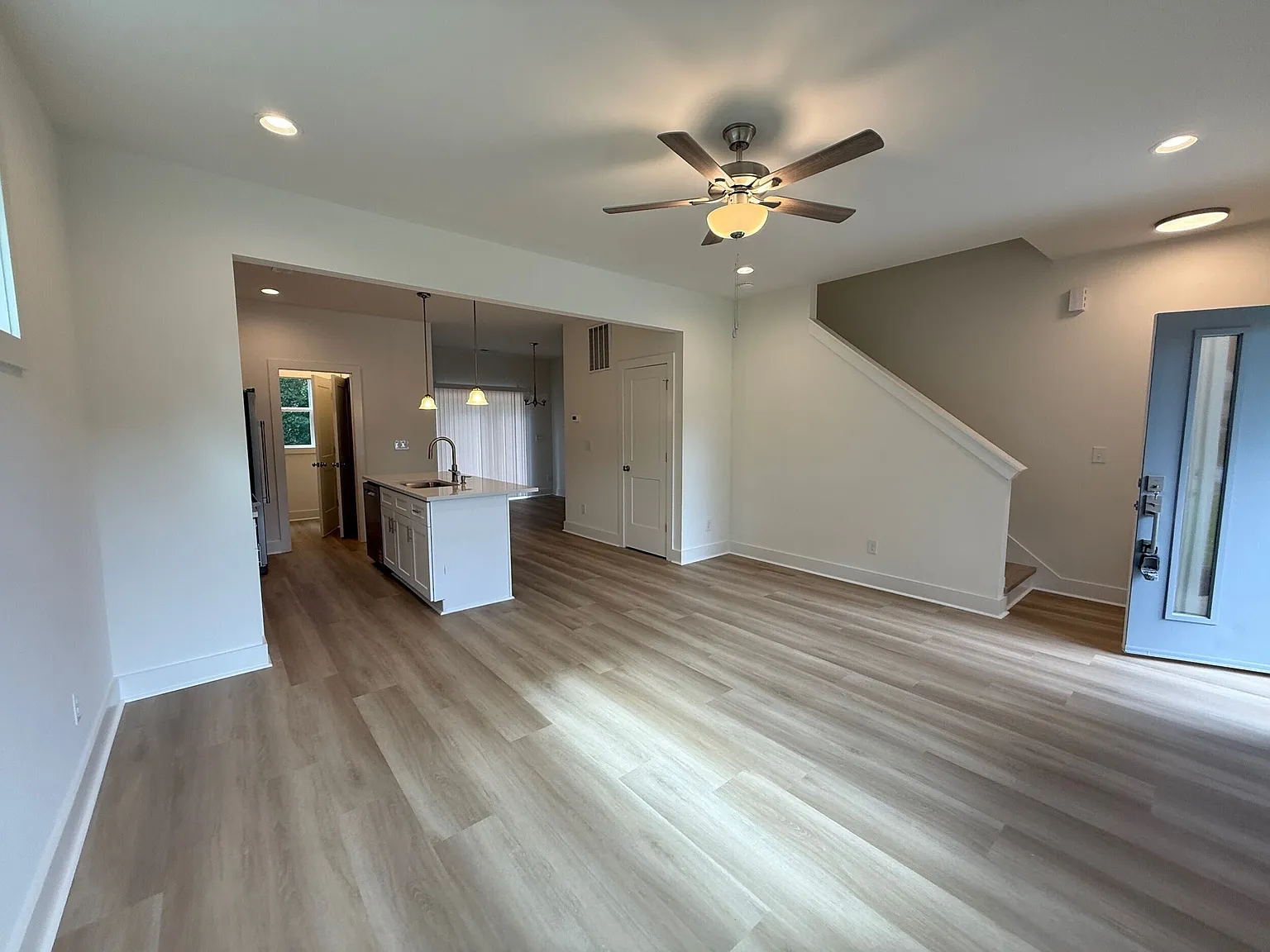3 bed, 2.5 bath, 1336 sqft, $1,850 — Photo 4