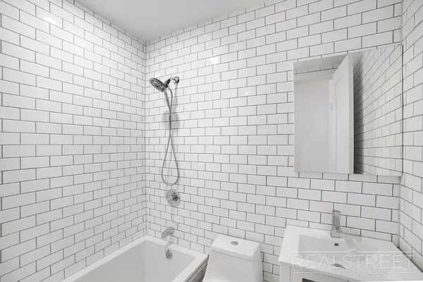 Rented by Real Street Inc | media 30