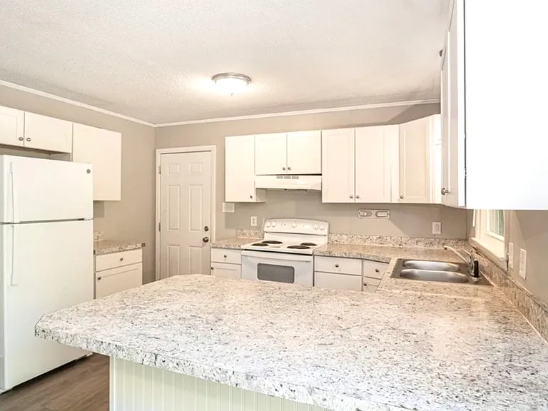 758 Amber Dr — Photo 12