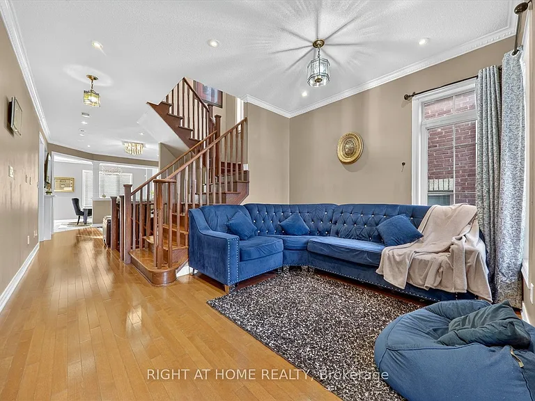54 Boundbrook Dr — Photo 9