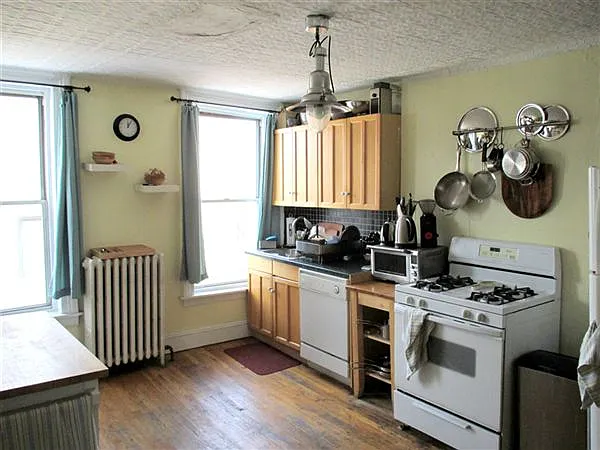 298 Bond Street Kitchen